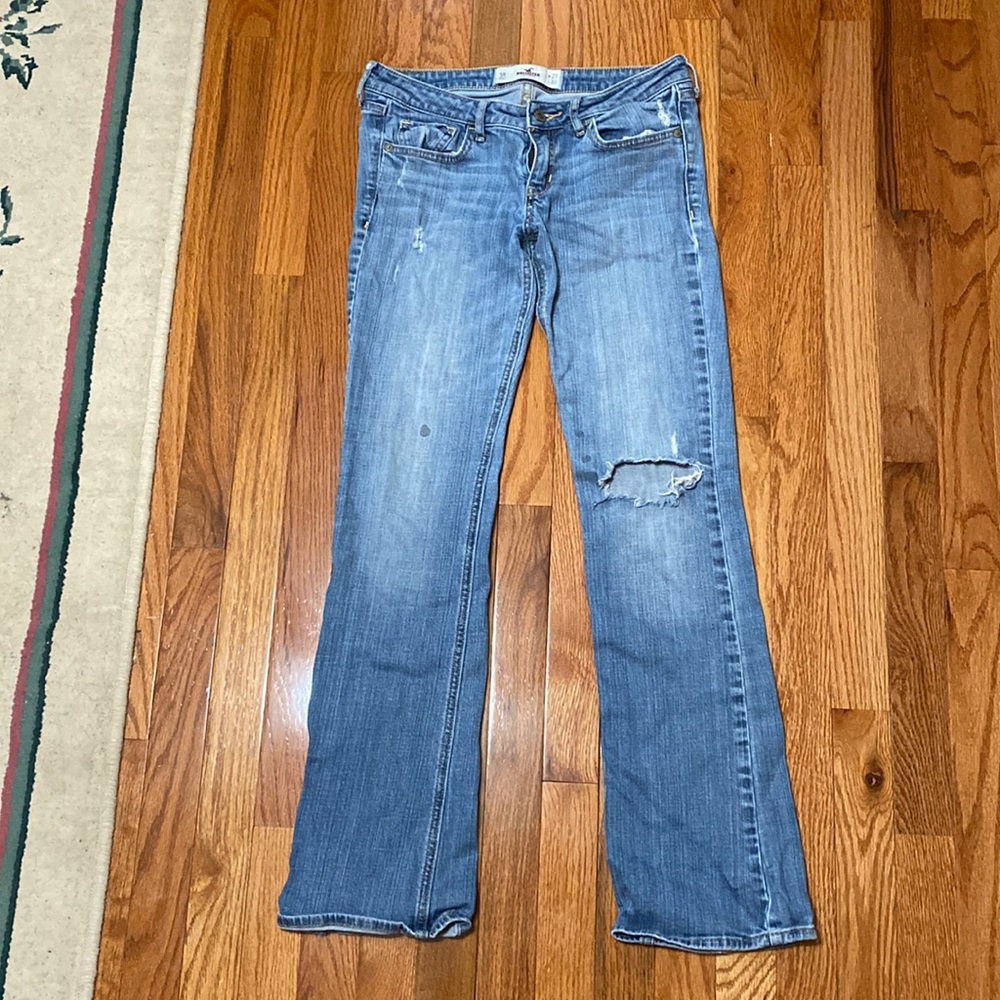 Hollister Straight Leg Jeans Ripped Light Washed Size 5R, 27W, 33L